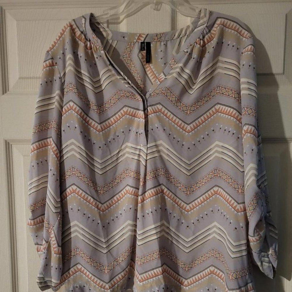 Used grey shirt from maurices, size xxl